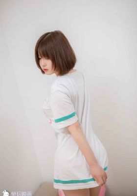 年轻女教师4_2022在线观看