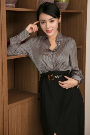 julia紧身裙女教师在线视频_720免费播放
